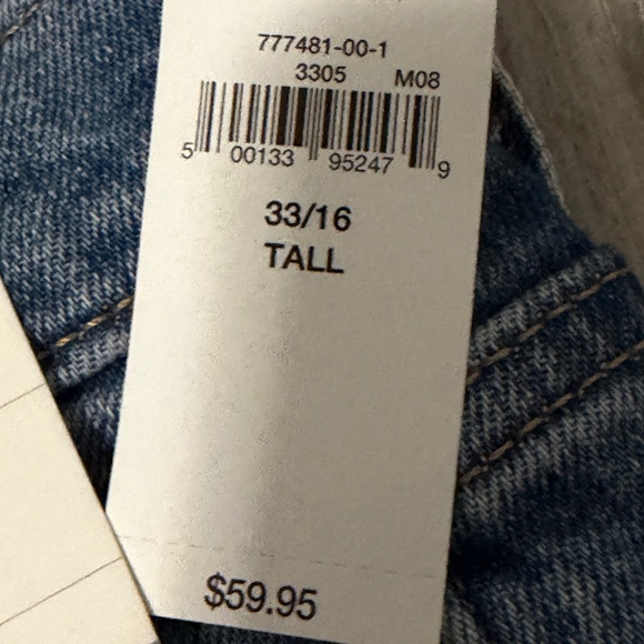 NWT! Women's Gap Mid Rise - 5" Girlfriend Jean Shorts - 16 Tall - Picture 4 of 7